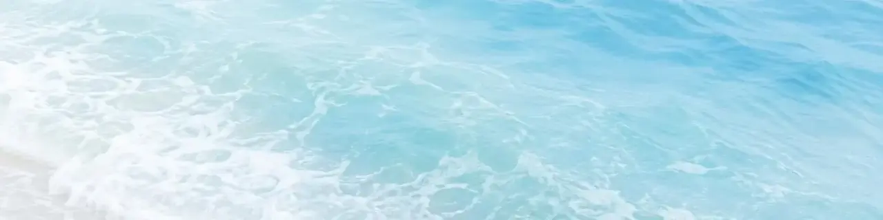火花影视页面装饰背景，柔和的海浪纹理与浅蓝渐变